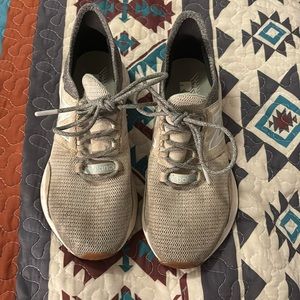 New Balance Tennis Shoes